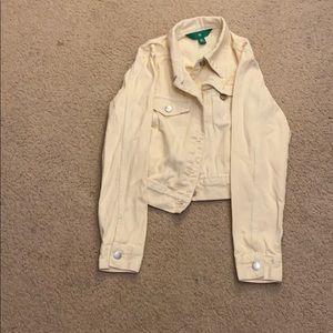 adorable light yellow jean jacket💛🌙